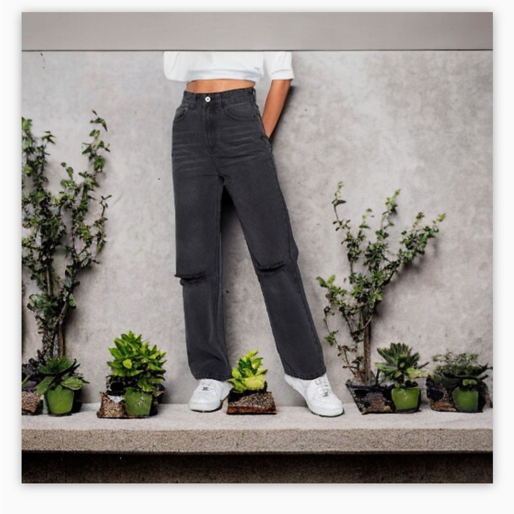 Eighty Two Black Faded Mom Jeans High Rise
Distressed Knee Sz 5 EUC - Picture 12 of 12